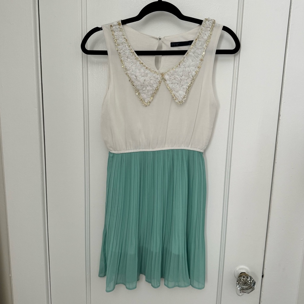CBRL Size Small Dress with white and gold floral detailing